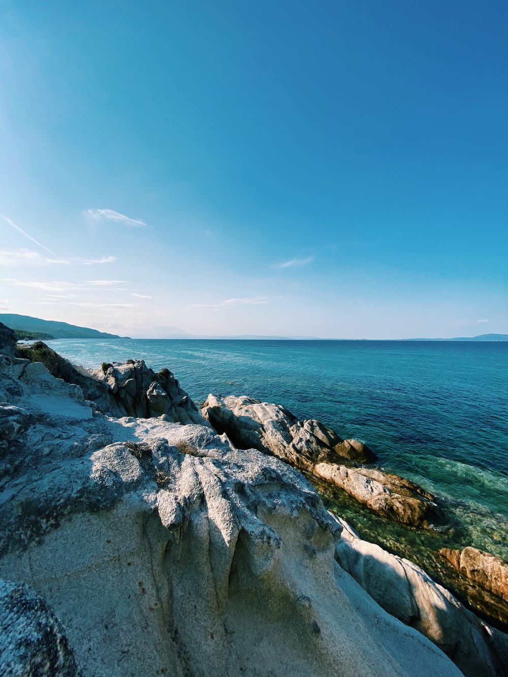 Coastă stâncoasă în Thassos